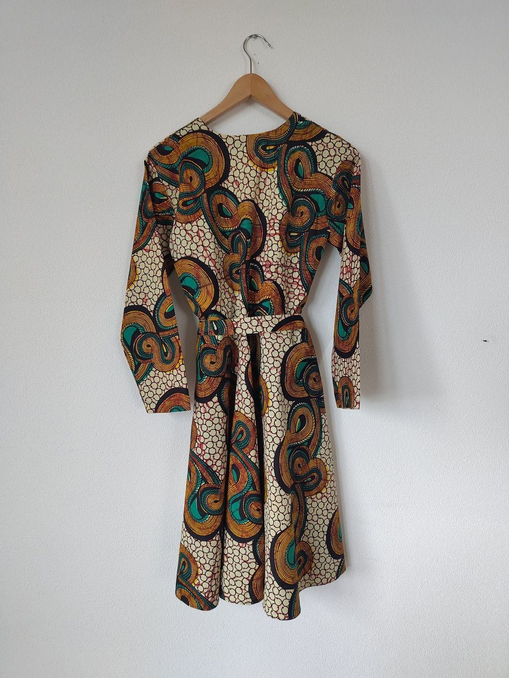 Kleider: Tailliertes Kleid mit Tellerrock, Gr. L – Gebraucht aus Zürich von ste_58hs 3