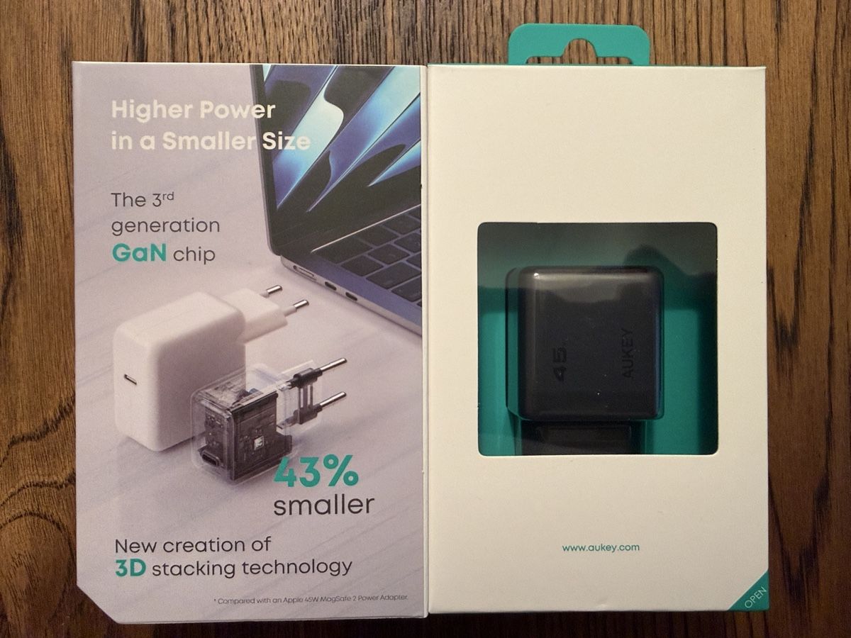 Aukey Caricabatterie: Aukey Comet 45W USB-C neuwertig grau – Nuovo (secondo la descrizione) da Luzern venduto da Roeschuko 4