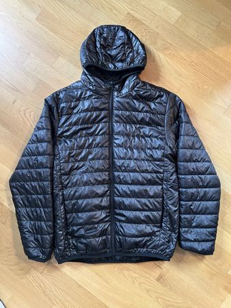 Leichte Steppjacke mit Kapuze schwarz guter Zustand