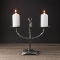 Zweier Kerzenständer aus Metall geschmiedet, inkl. Kerzen