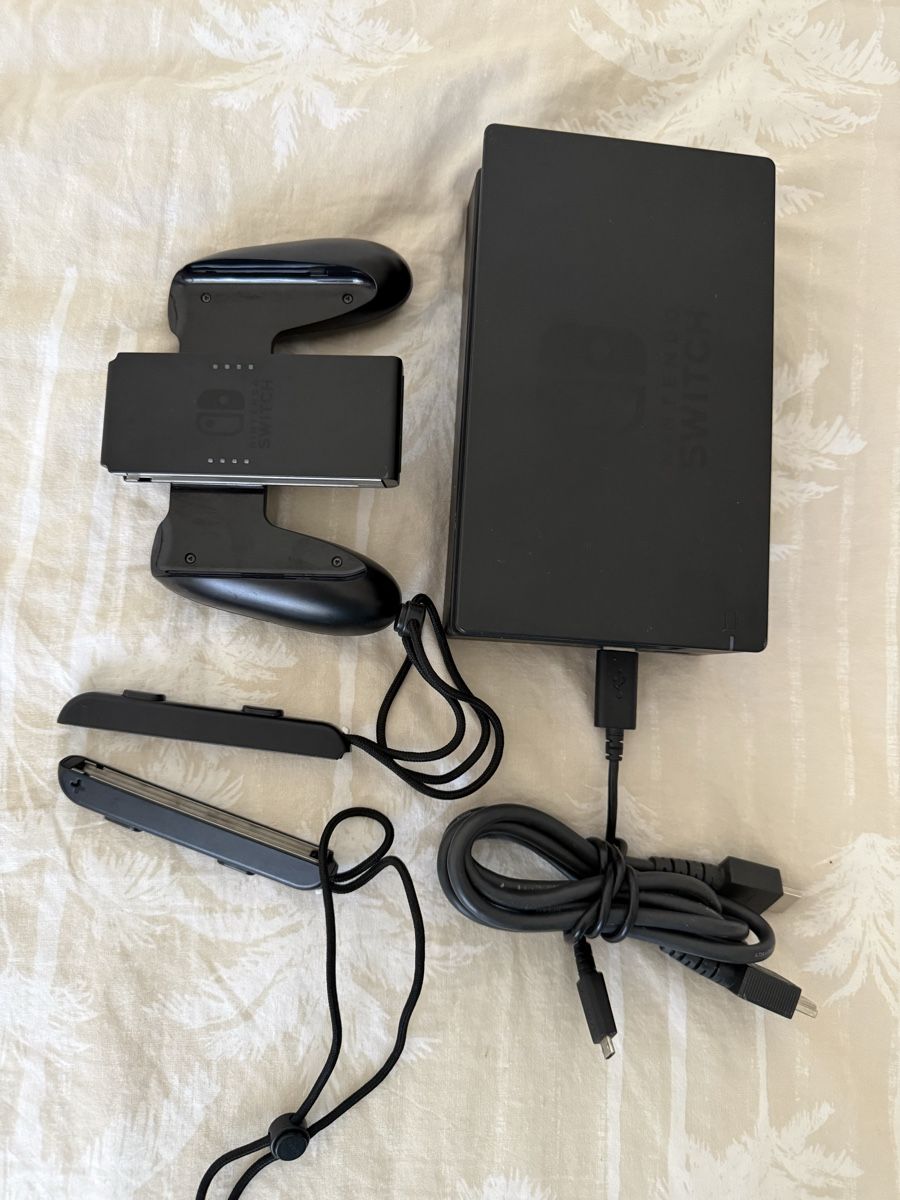 Nintendo Console: Set d'accessoires Nintendo Switch – Nuovo e nell'imballaggio originale da Villars-sur-Glâne venduto da sib_rwl7