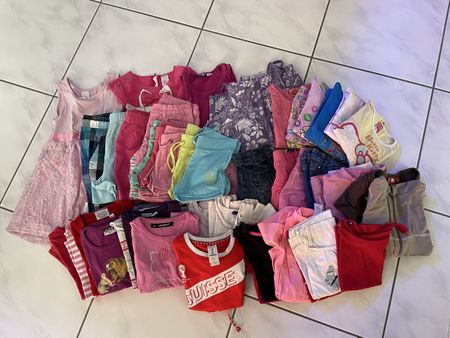 47 teiliges Kleiderpaket Grösse 110/116