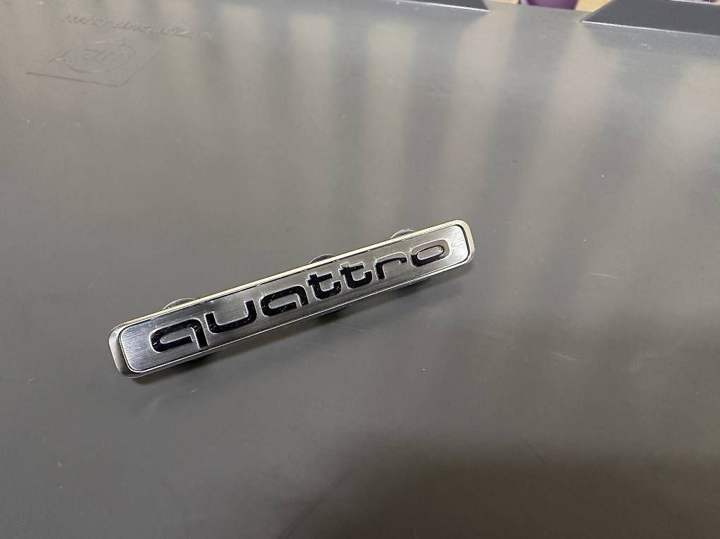 Alle Autoersatzteile: Quattro Emblem Original  – Gebraucht aus Schöftland von Golf_R20