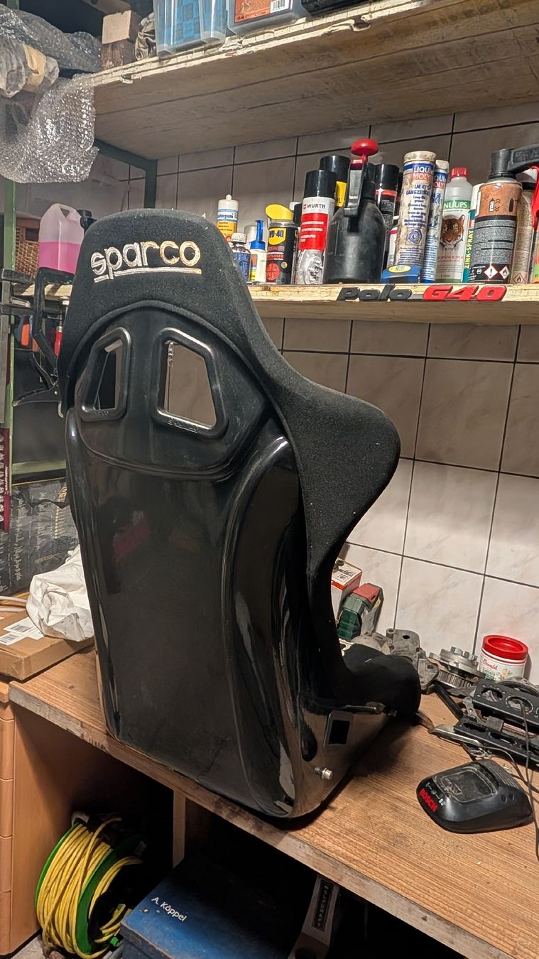 VW Tutti pezzi di ricambio auto: Sparco Evo Plus Schalensitz – Usato da Guttet-Feschel venduto da Misterblue 3