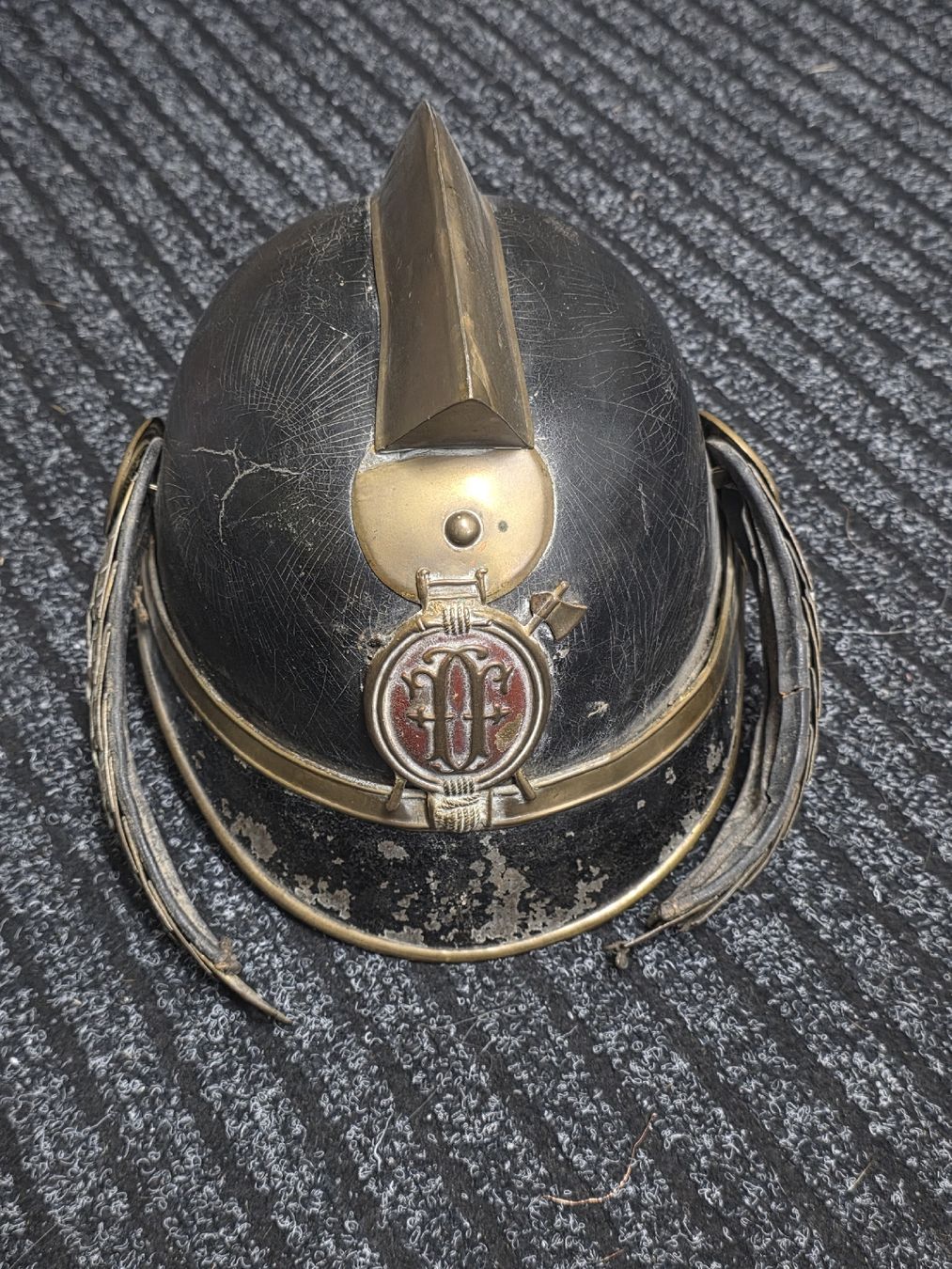 Pompiers: Feuerwehrhelm Antik mit Emblem Helm  – Défectueux à Dorf par Echo_Elements 1