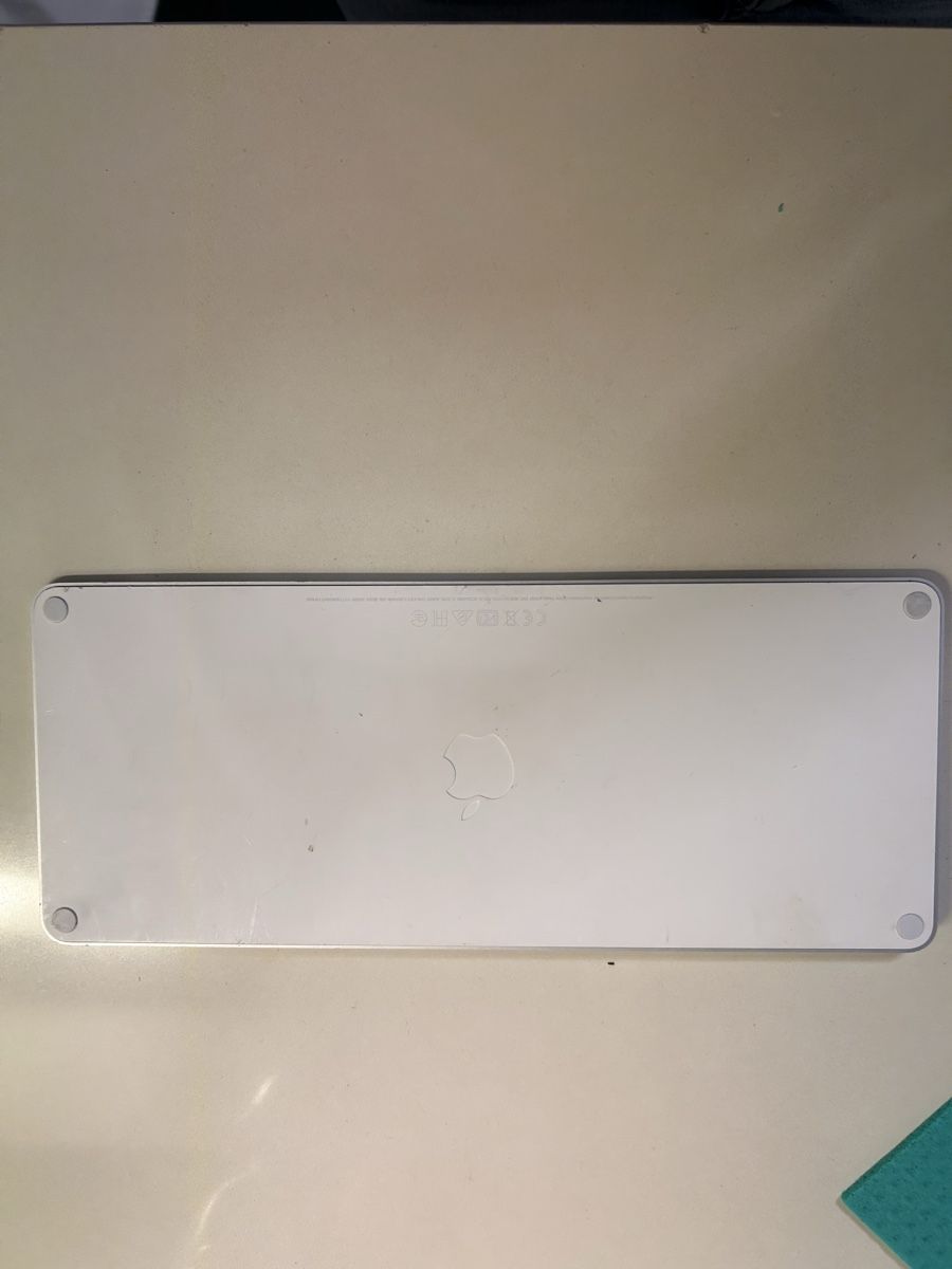 Apple Tastiere: Apple Magic Keyboard mit Touch ID QWERTZ Layout silber – Usato da Basel venduto da vlo_5wjf 1