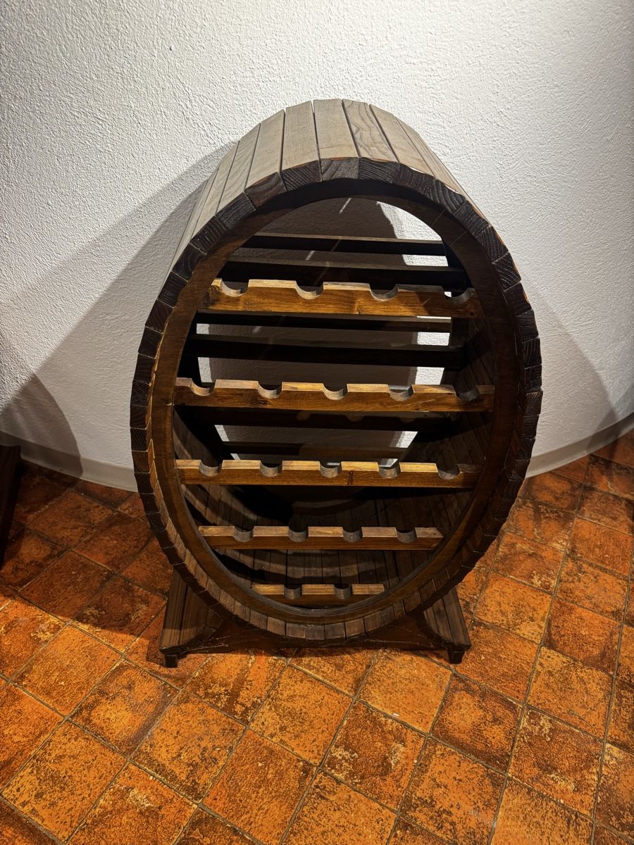 Scaffali: Rustikale Fass-Weinregale aus Holz – Usato da Lohn-Ammannsegg venduto da Eichenbuz 1