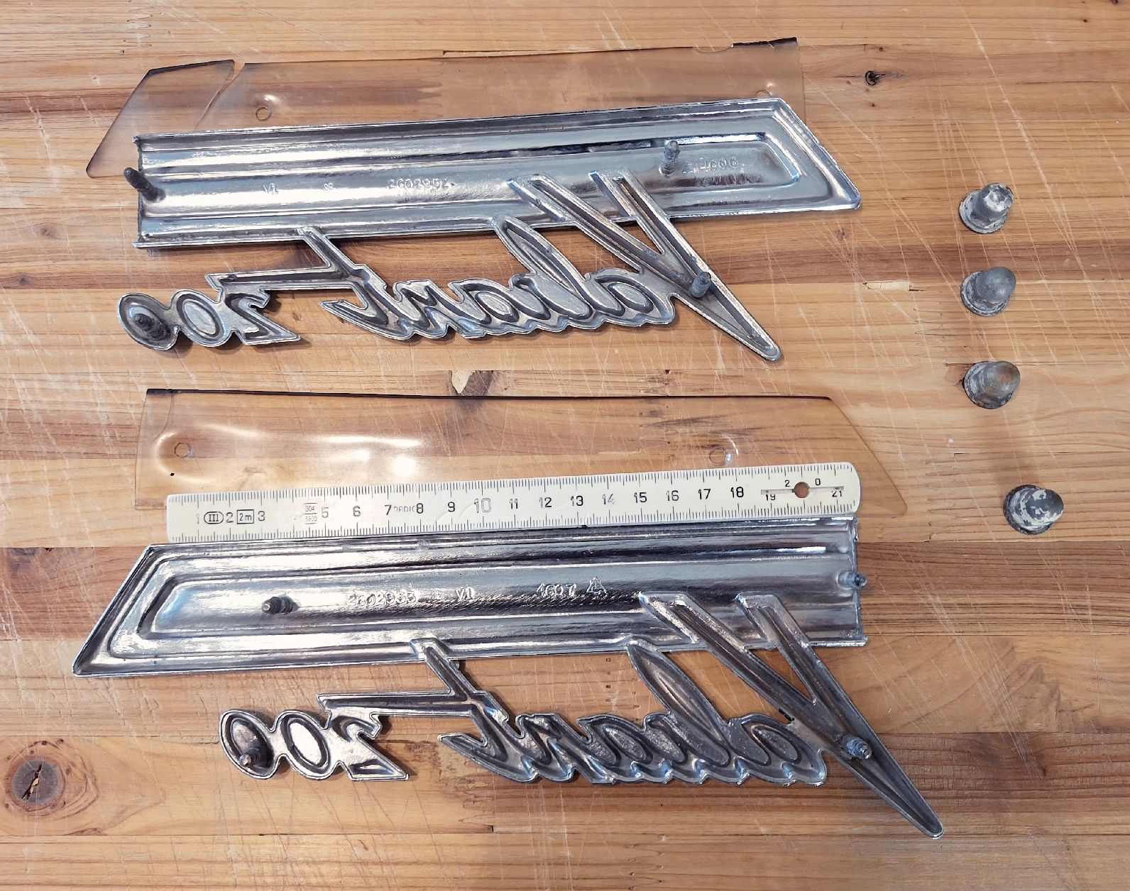 Plymouth Tutti pezzi di ricambio auto: Plymouth Valiant 200 Embleme – Usato da Triesen venduto da BLACKSHEEP75 3
