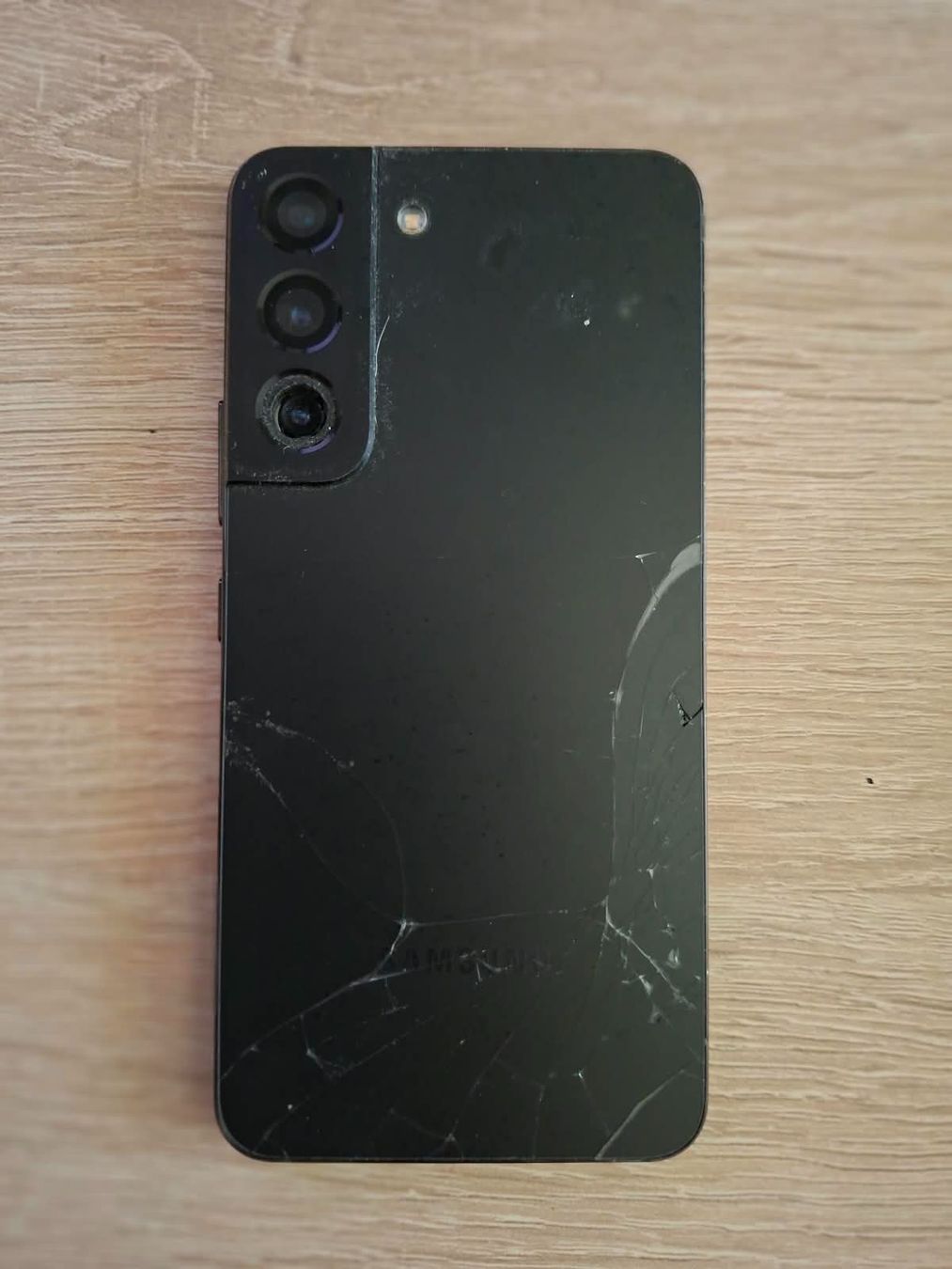Samsung Portables: Samsung Galaxy S22 mit kaputter Frontkamera – D'occasion à Hausen AG par Timotije 2