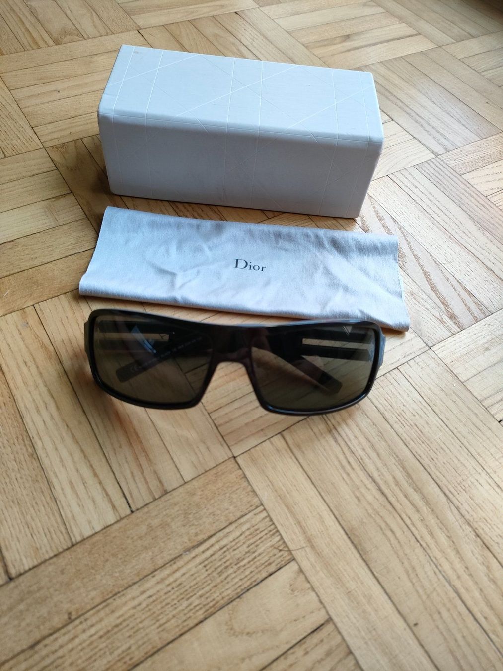 Dior Brillen & Gläser: Dior Sonnenbrille schwarz – Gebraucht aus Richterswil von Auric87