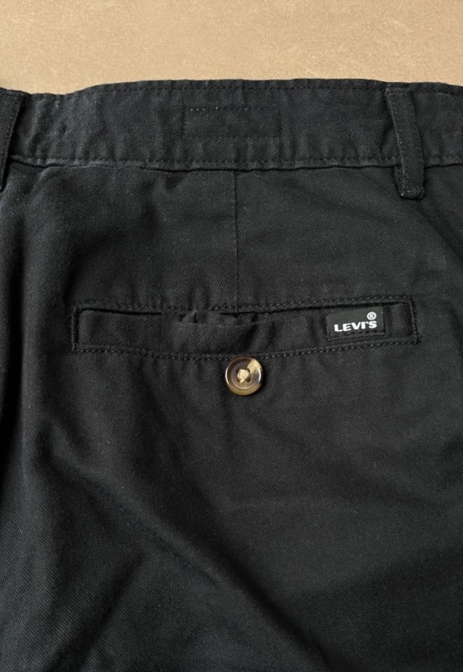 Levi's Pantaloni: Levi's Shorts – Usato da Zollikofen venduto da _Calanthea_ 1