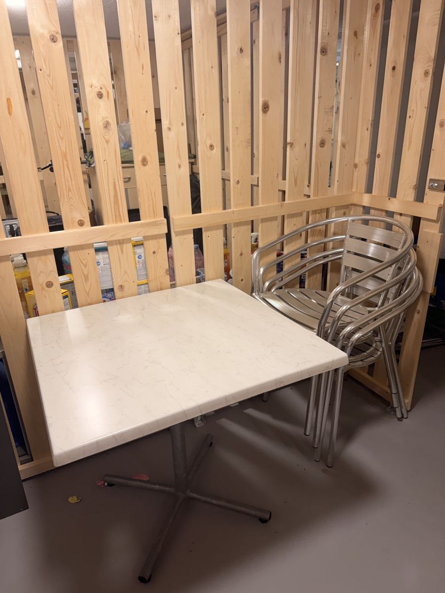 Set de table et chaises: Balkon- Gartentisch mit 4 Stühlen – D'occasion à Arbon par maiiking 1