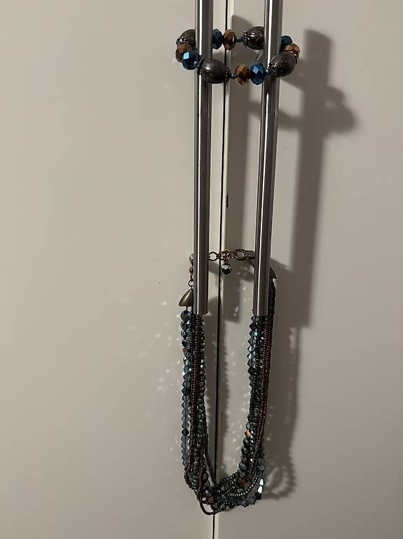 Colliers: Collana e bracciale con diamantini azzurri – Neuf (Voir description) à Maggia par Violettra