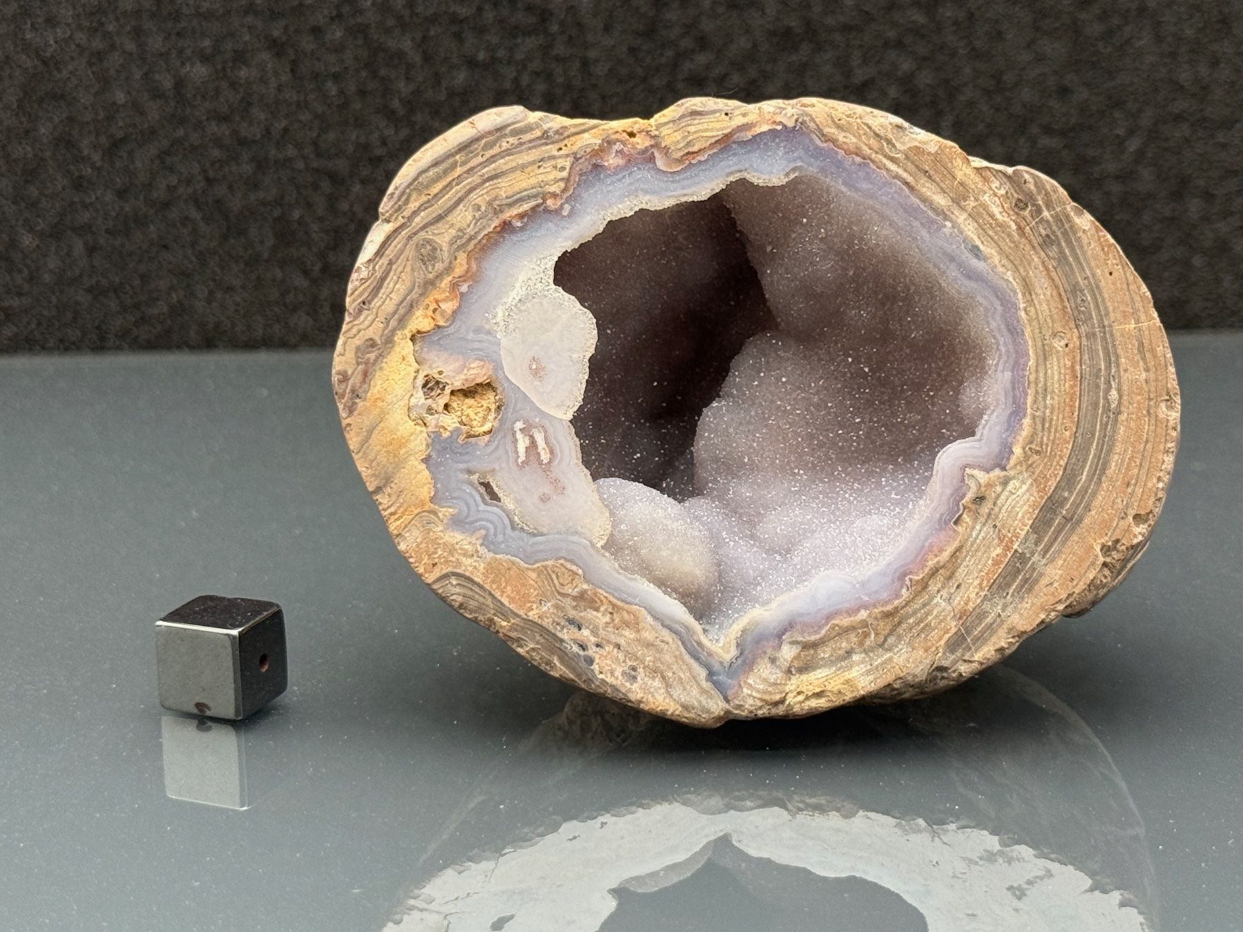 Minéraux & Lithothérapie: Agate (chalcedony) geode with drusic quartz – D'occasion à Vésenaz par RMShop