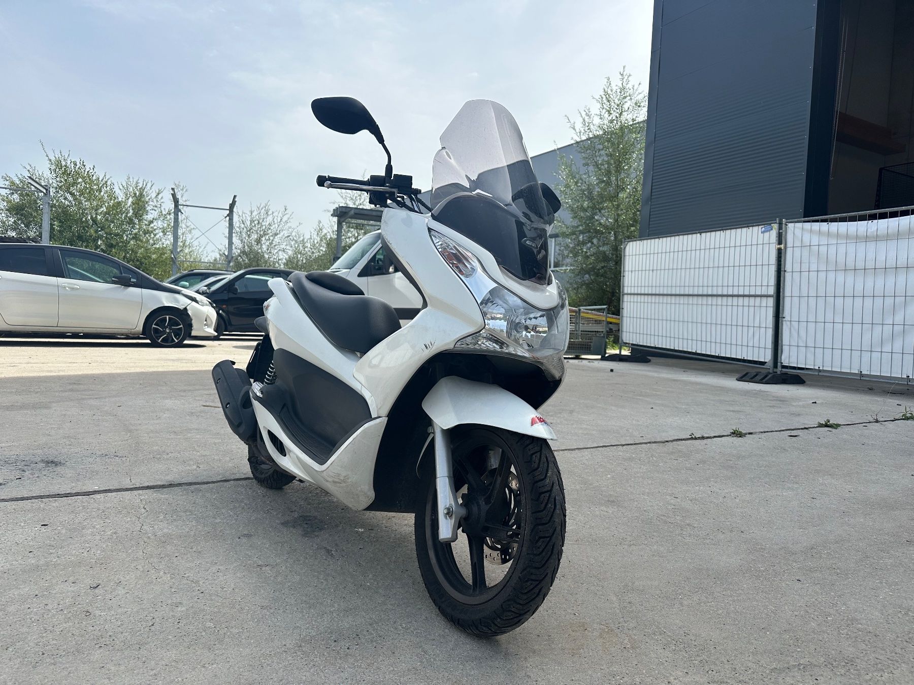 Honda Scooters: honda PCX 125 mit Gebrauchsspuren. – Gebraucht aus Affeltrangen von AutoZentrumAG