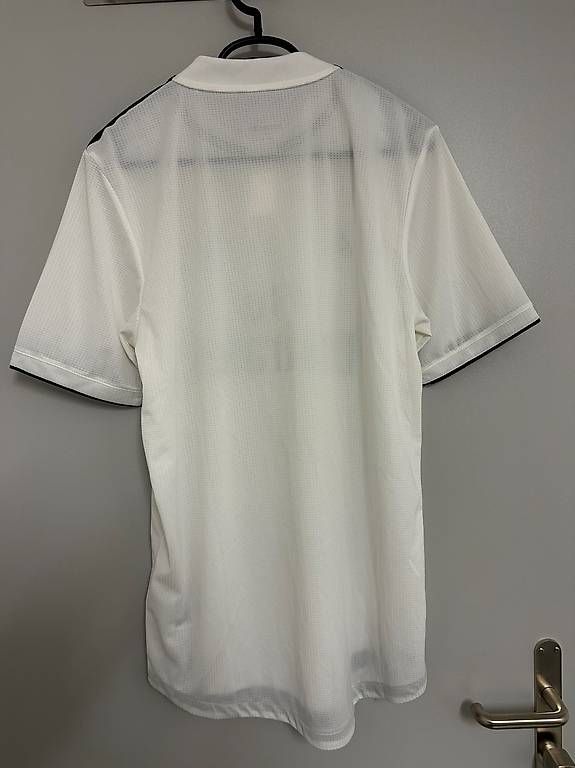 Leibchen & Hosen: Real Madrid Grösse M / weiss – Gebraucht aus Egg von Gabriela0000 1