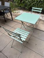 Klappbarer Gartentisch und 2-3 Stühle zu verkaufen