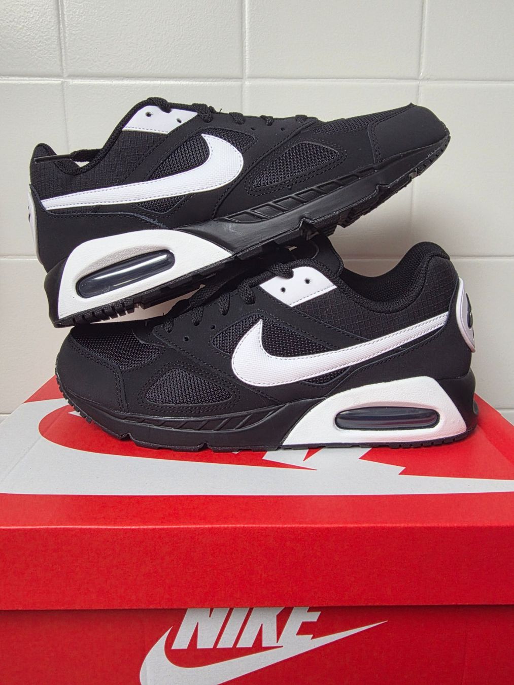 Nike Herrenschuhe: Nike Air Max IVO – Neu und originalverpackt aus Fleurier von dav_xx8y
