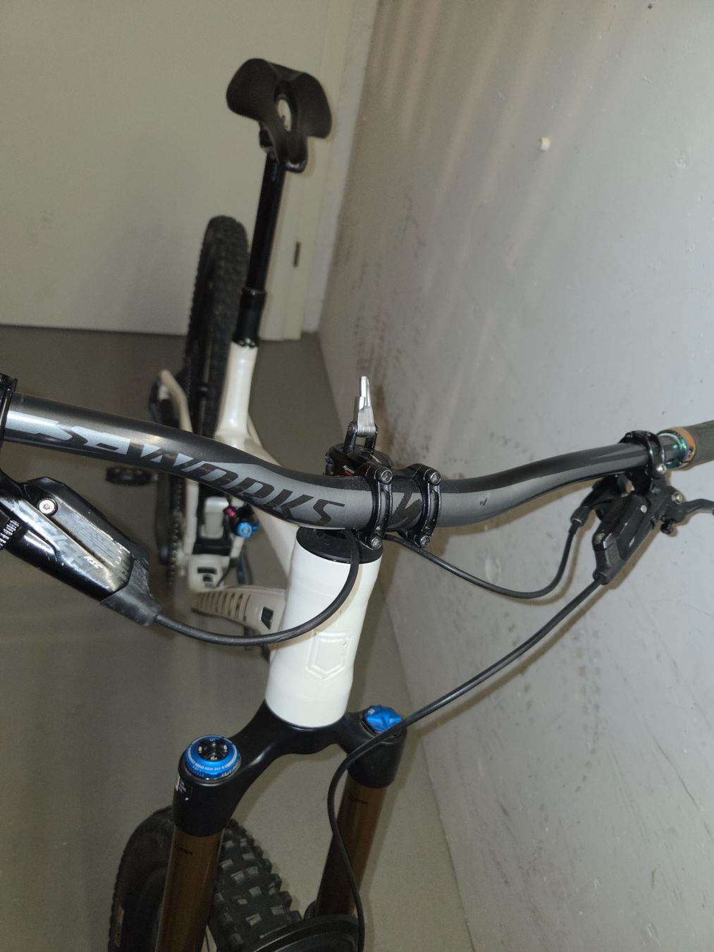 Commencal Vélos: À partir de 1!!! Commencal meta V5 Size L, VTT – D'occasion à Bulle par iwa_snz5 5