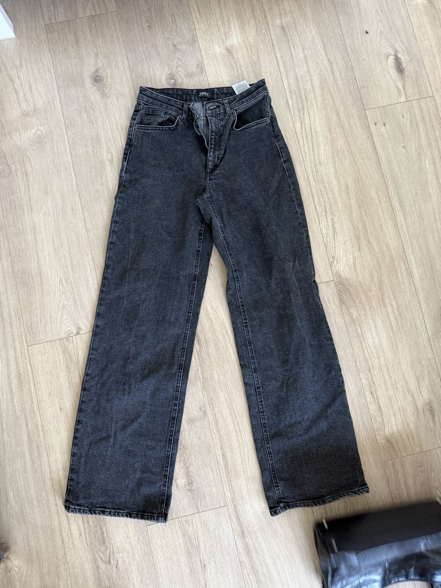 Bershka Lotti & Set di vestiti: Damen Jeans Bundle mit 6 Paar Jeans - Neu!  – Nuovo (secondo la descrizione) da Steffisburg venduto da tschakusei 1