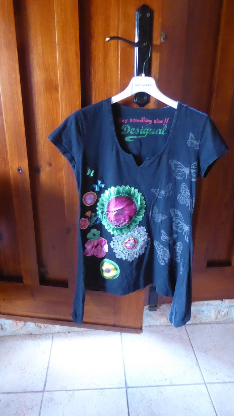 Desigual T-shirt: Lässiges Long Tshirt Gr 40 Desigual – Usato da Sargans venduto da Benziner 1