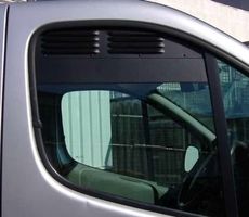Trafic 2 Camping Fenster Belüftung