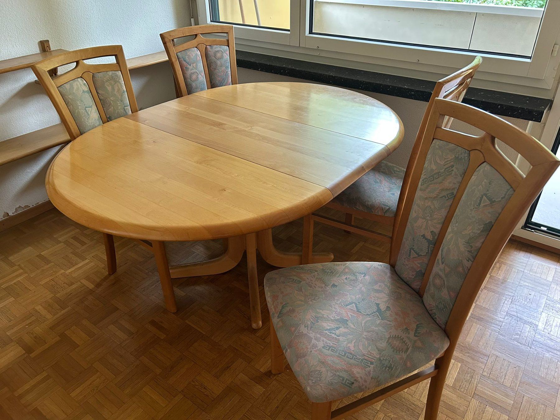 Tische: Tisch mit sechs Stühlen – Gebraucht aus Zürich von pas_62dh 5