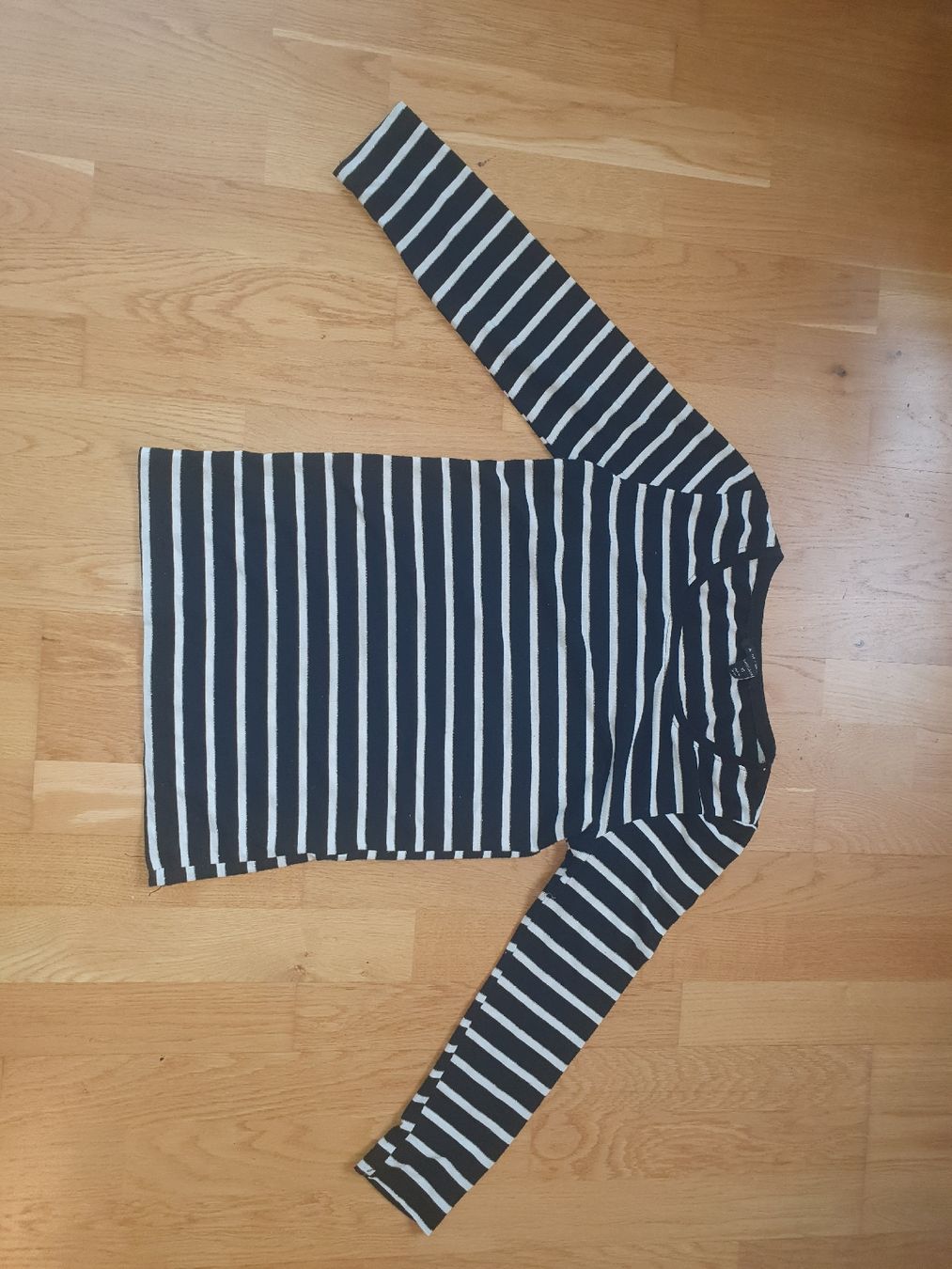 Maglioni & Felpe: Pullover, gestreift, schwarz/weiss/ glitzer, Gr. XS – Usato da Moosseedorf venduto da Sonnenschein..