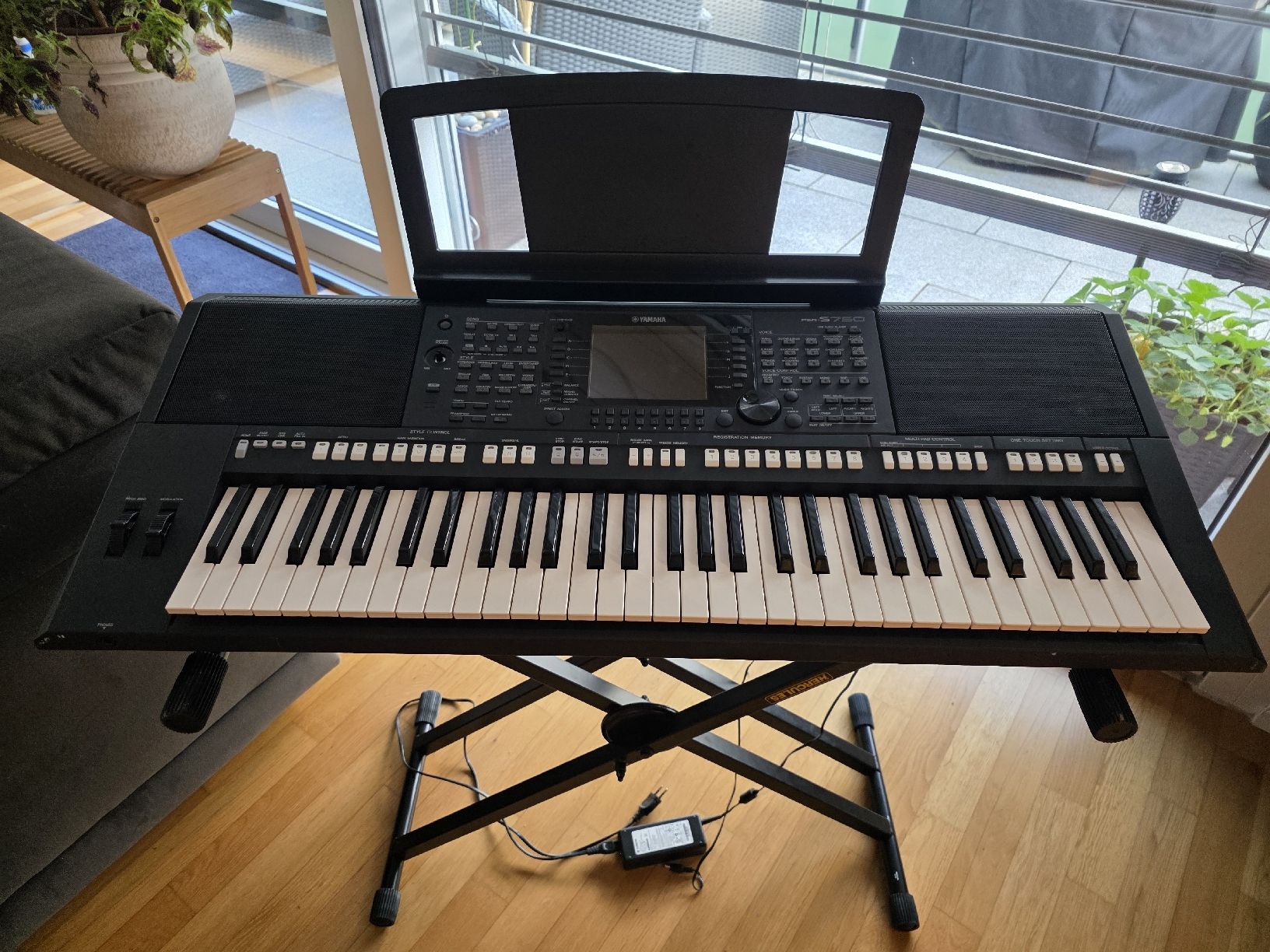 Yamaha Strumenti musicali: Yamaha PSR-S750 Keyboard – Usato da Zwingen venduto da Vader. 1