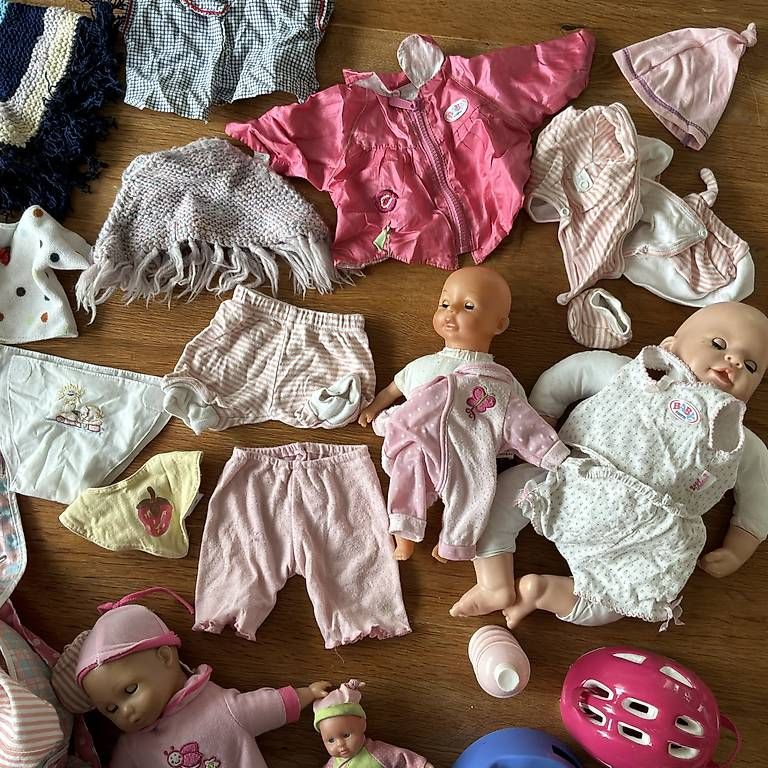 Puppen: Poupée et habits – Gebraucht aus Lausanne von au8