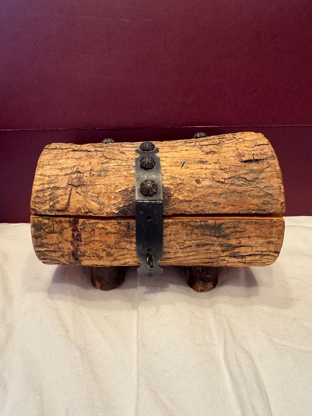 Cassapanche: Vintage Schatztruhe aus Holz – Usato da Lachen SZ venduto da ThisMyJam