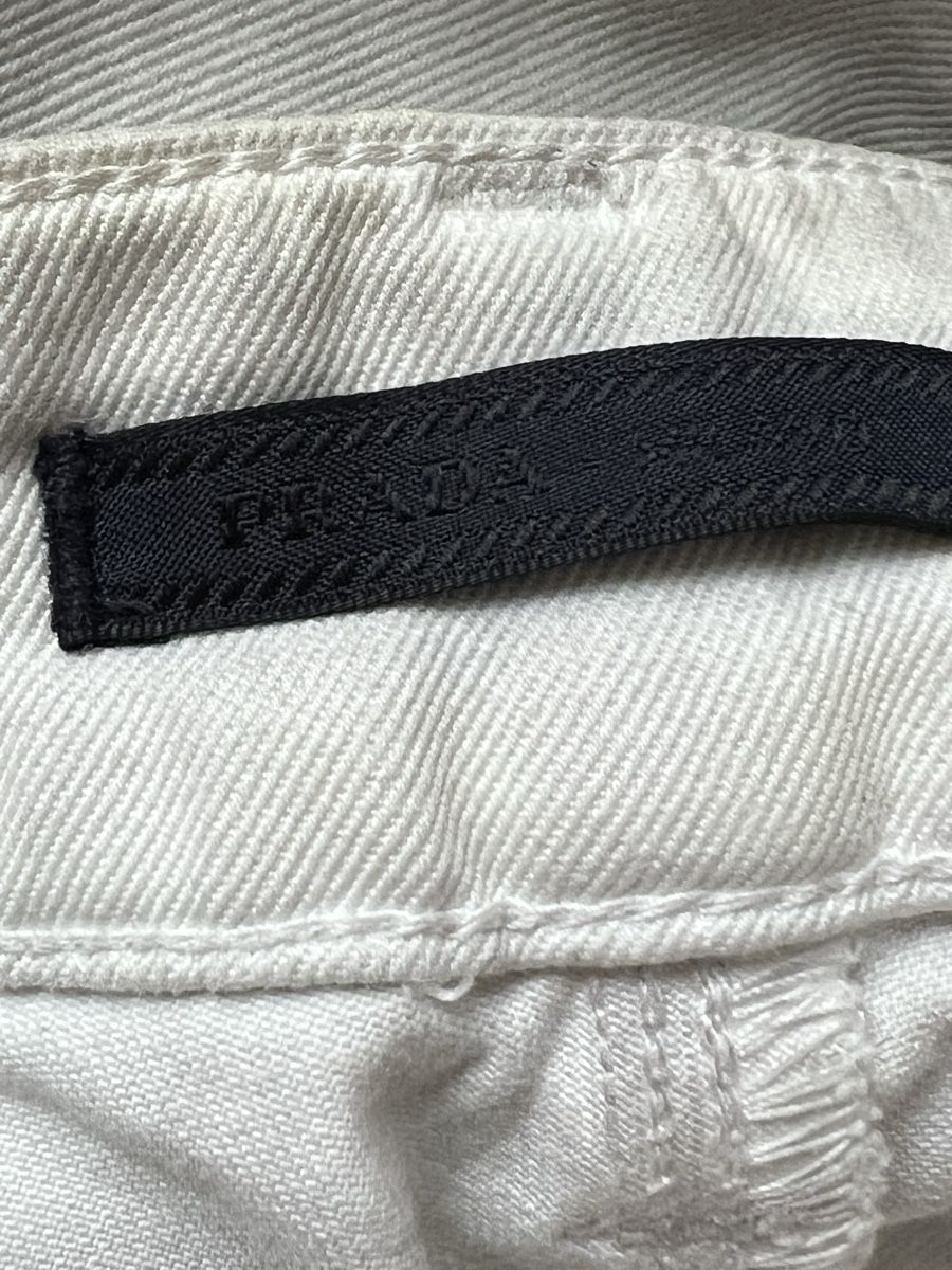 Prada Jeans: PRADA Jeans im dirty look, Grösse 25 – Gebraucht aus Bergdietikon von pinkerton13 8