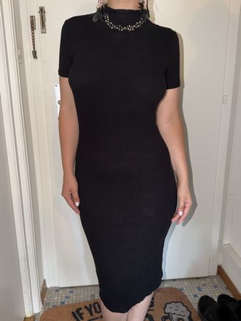 Robe moulante noire manche courte col montant taille M