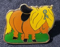 BB422 - Pin Comic Pferd zum Reiten bereit