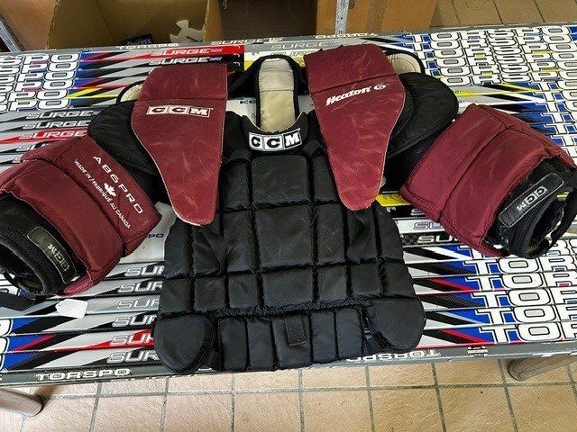 Ccm Protections: CCM Eishockey Torhüterweste Senior Grösse S – D'occasion à Marbach LU par Benno1958
