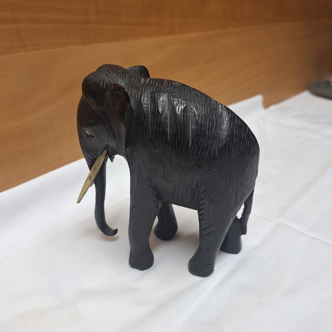 Figuren: Alte, geschnitzte Holzfigur, Elefant schwarz – Gebraucht aus Winterthur von Goldpipau 8