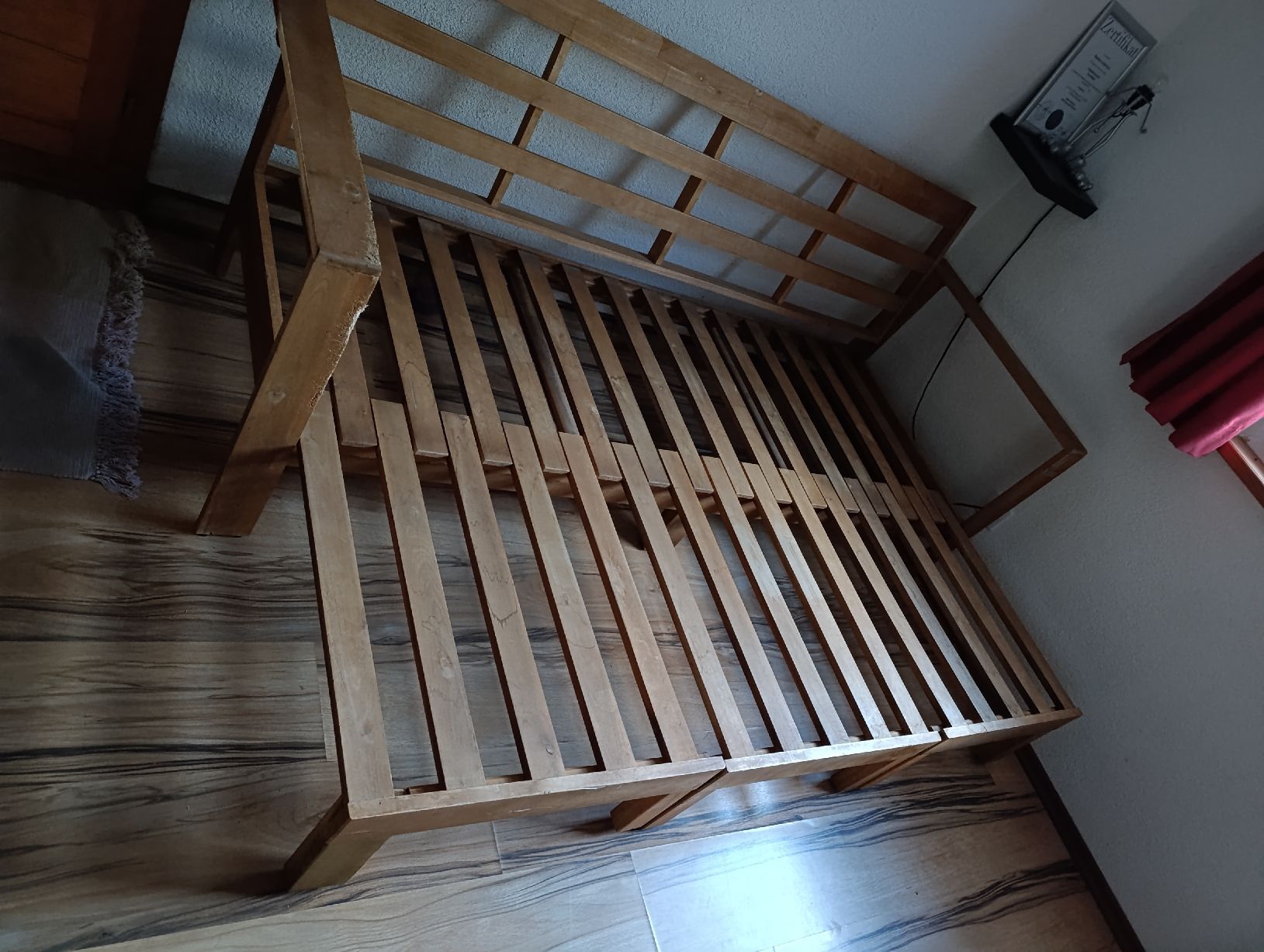 Sofas: Holzsofa 3-Plätzer mit Liegefunktion, Lounge, Bettsofa – Gebraucht aus Krattigen von Winnie12 3