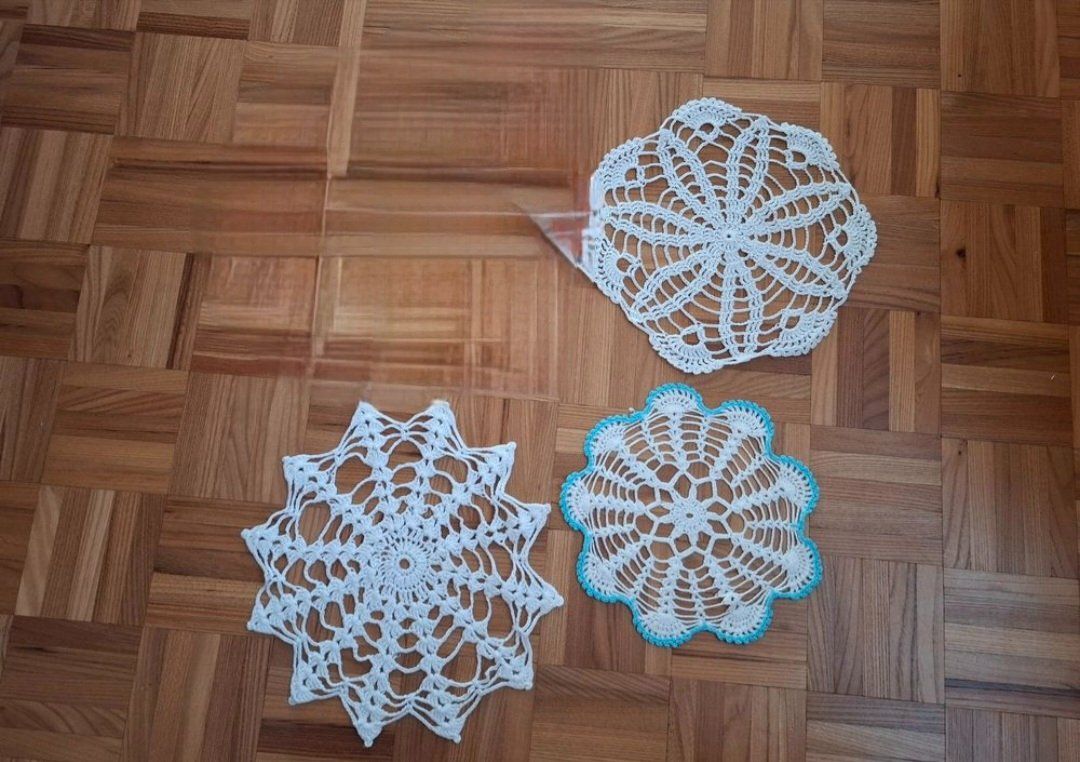 Autre linge de table: 3 napperons au crochet ronds/3 gehäkelte Deckchen rund – Neuf (Voir description) à MOUTIER par Anto21