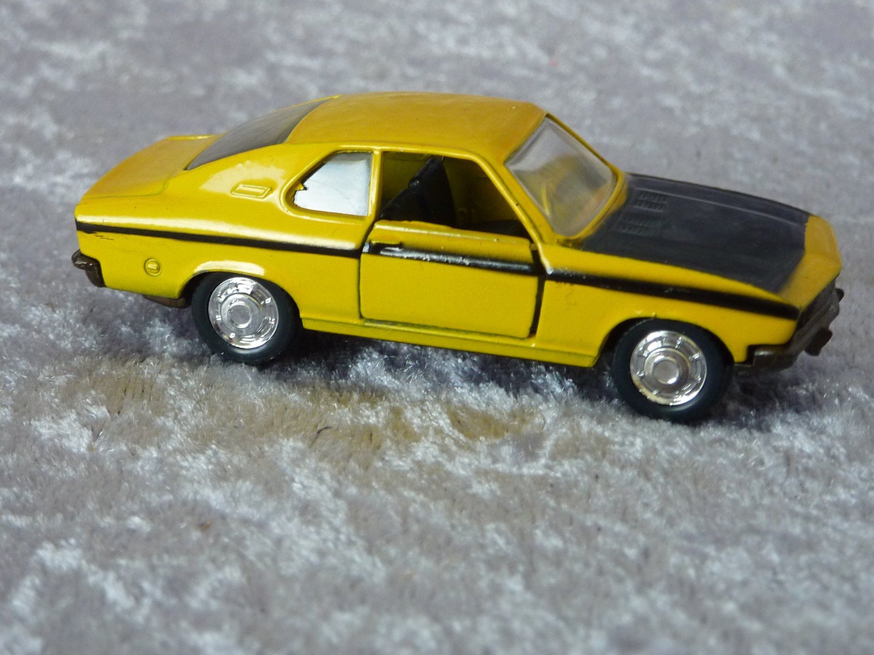 Schuco Modellini d'auto: Opel Manta A SR  1:66 – Usato da Dürrenäsch venduto da Cobra1ch 2