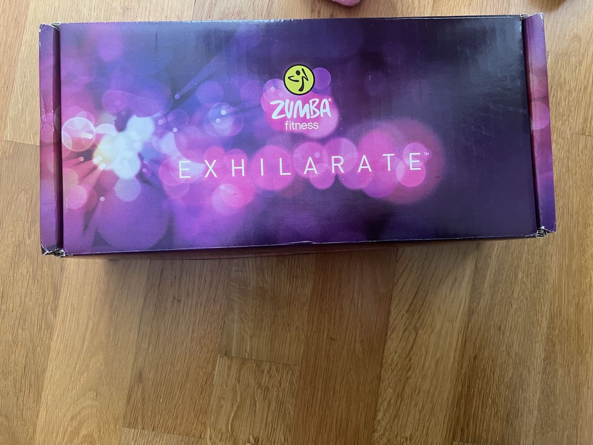 Tutti i DVDs: Zumba Exhilarate (Set) – Usato da Meilen venduto da gio_xlz7 3