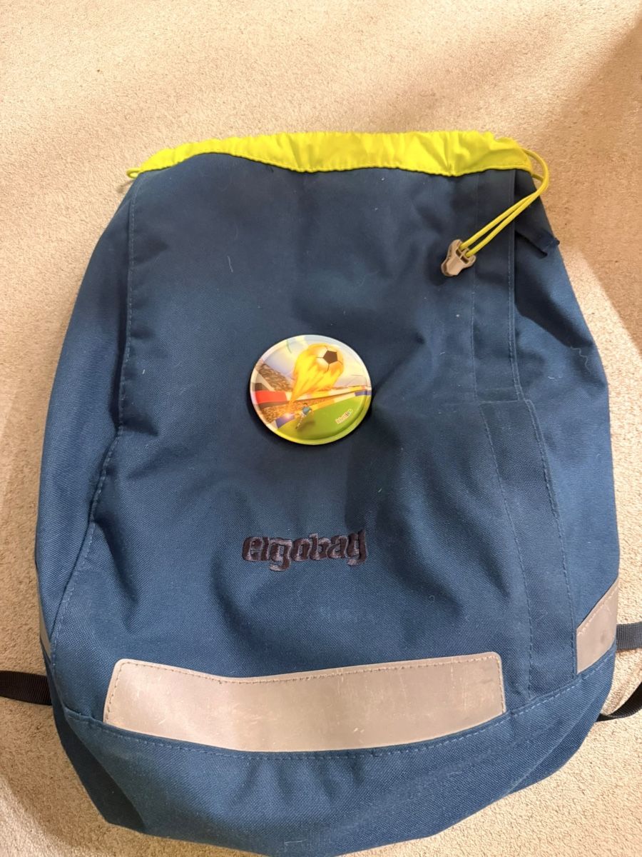 Ergobag Rucksäcke: ergobag Schulranzen Set gebraucht guter Zustand dunkelblau  – Gebraucht aus Rümlang von VOS_R 8