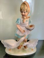 Mädchen mit Gänsen - Porzellanfigur von Wagner & Apel