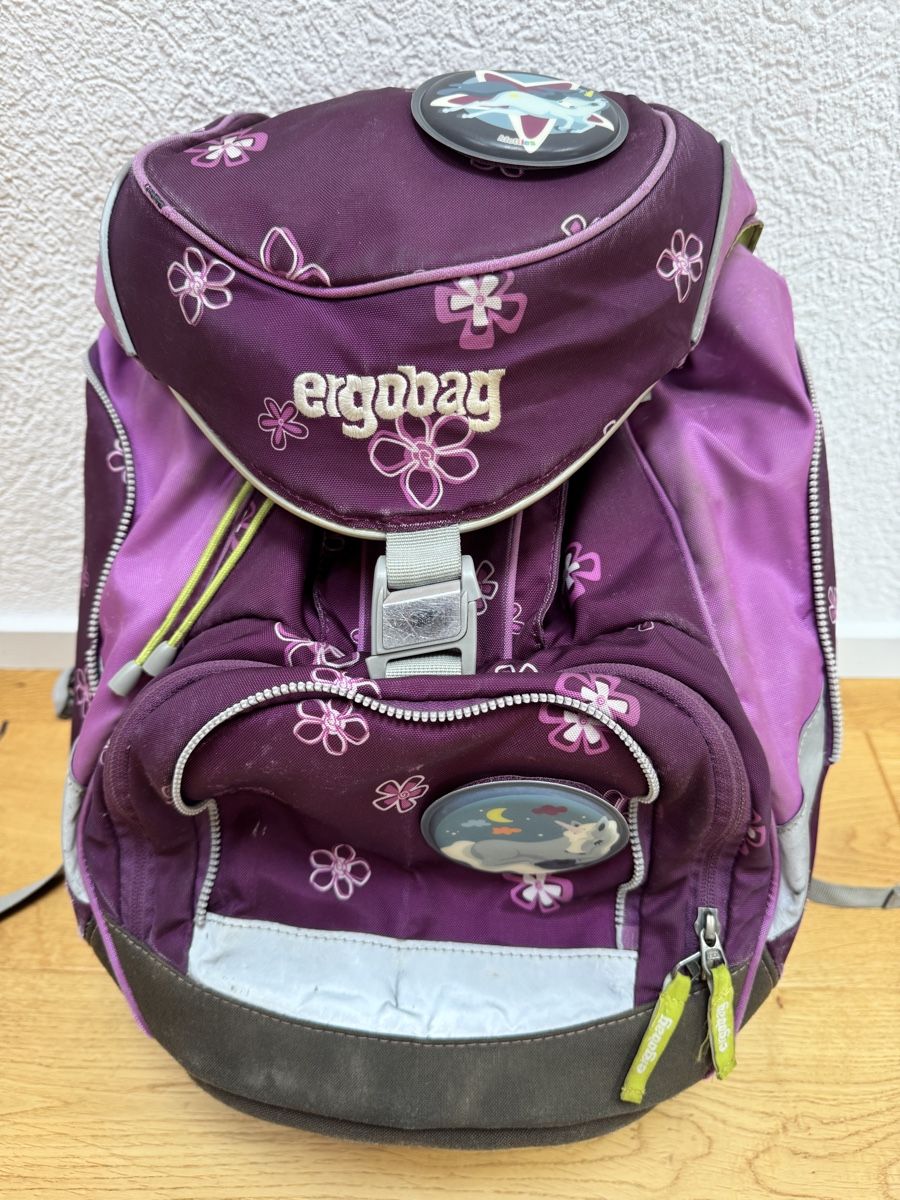 Ergobag Borse & Zaini: Ergobag Schulrucksack, Lila mit Blumenmuster – Usato da Zürich venduto da AngelaS21
