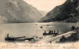 Am Klönthalersee. Gäste in Ruderbooten