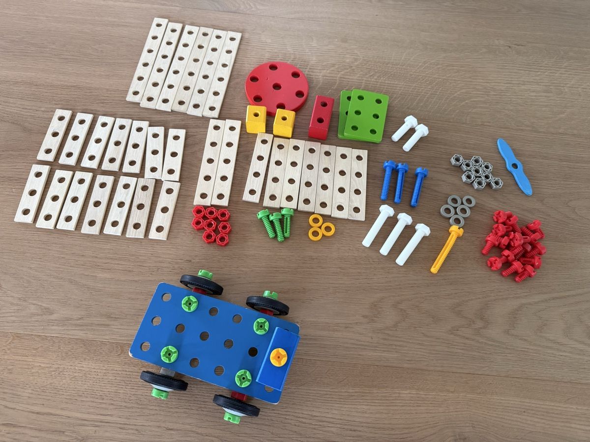 Kit di costruzioni: Holzbauteile Auto – Usato da Wangen b. Olten venduto da Thomiverkauft