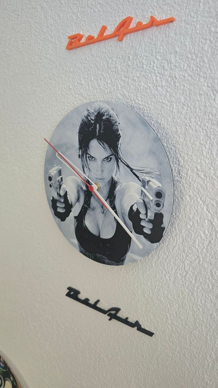 Tutte le decorazioni: Tombraider Lara Croft Wand Tisch Uhr – Nuovo (secondo la descrizione) da Winznau venduto da banditgsf 3