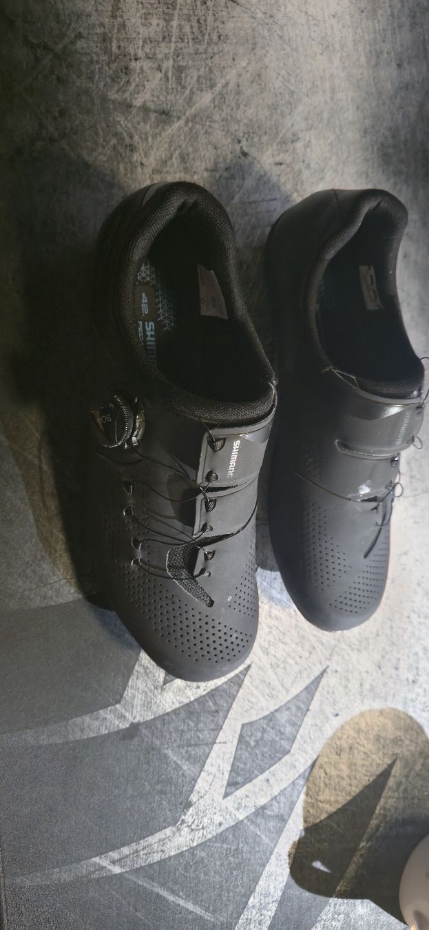 Scarpe da uomo: Rennveloschuhe Shimano RC302 schwarz – Usato da Ennetmoos venduto da Bricks_and_more