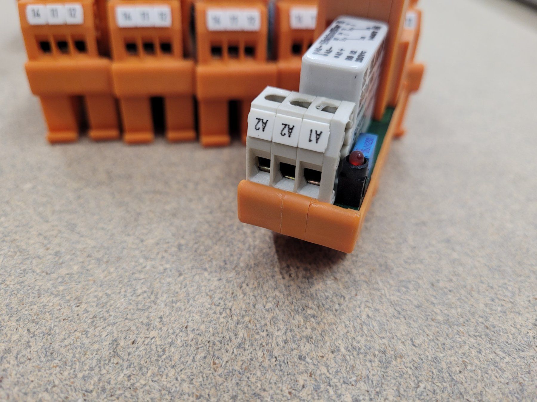 Componenti elettronici: 12 Stück Weidmüller Relais - SRG282 – Usato da Vitznau venduto da Vitznau84 3