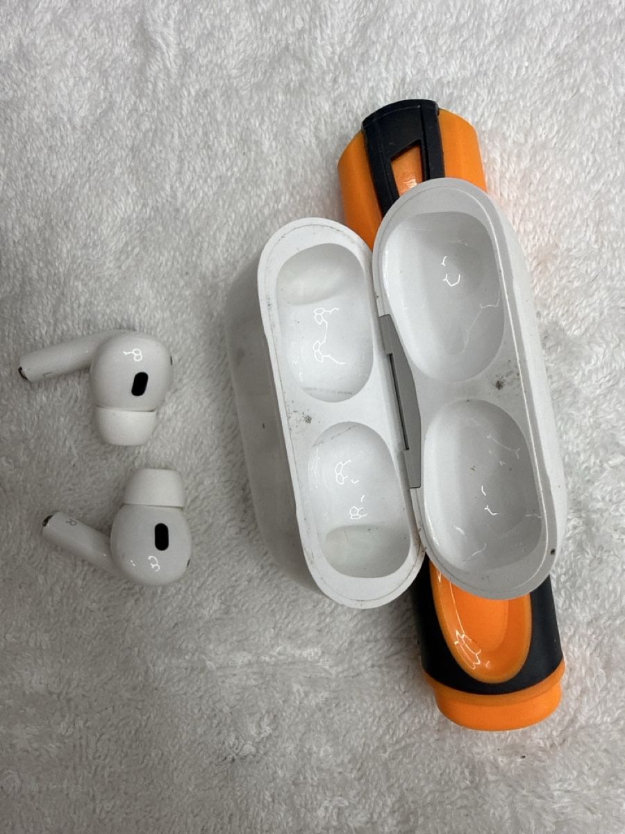 Apple Cuffie: Apple AirPods Pro 2ème génération usagé – Usato da Chenens venduto da anasantos90 1