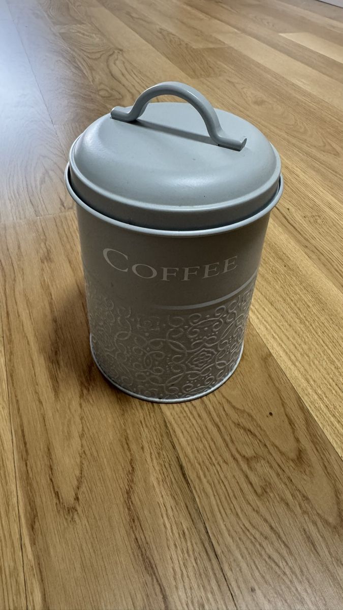 Cucine complete: Vintage Kaffeedose aus Metall, hellgrau – Usato da Köniz venduto da blacksofa
